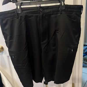 Izod mens golf shorts. Size 42